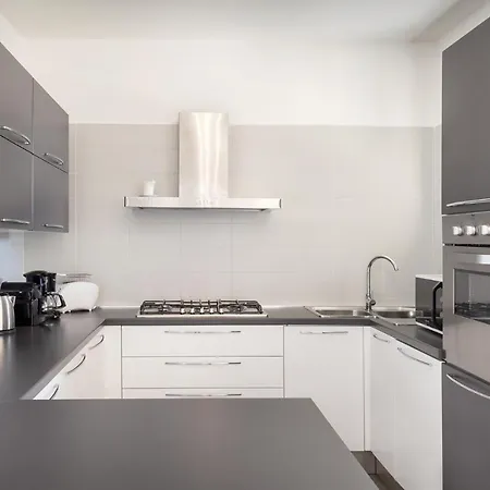 Σπίτι διακοπών Loncrino, First Floor Torri Del Benaco