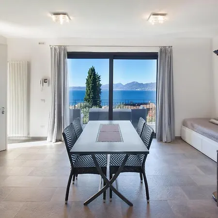 Loncrino, First Floor