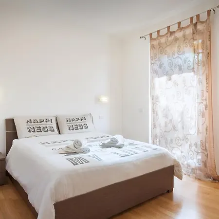Σπίτι διακοπών Loncrino, First Floor Torri Del Benaco