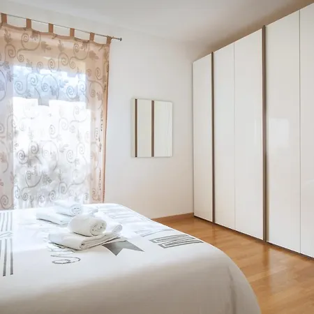 Σπίτι διακοπών Loncrino, First Floor Torri Del Benaco